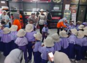 Wisata Edukasi Polsanak di Aula Rewako: Siswa TK Amanah Belajar Keselamatan Jalan Raya