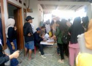 Antrean Mengular, Ribuan Warga Sukaraya Bekasi Rela Menunggu Demi Cairkan BLT Kesra