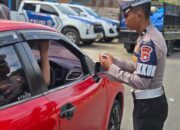 Operasi Zebra Marano di Gerbang Batas Kota Mamuju: Polda Sulbar Tingkatkan Kesadaran Berkendara dengan Sentuhan Humanis