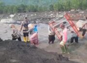 Polri Terus Evakuasi Warga dan Mengamankan Harta Benda di Candipuro: Bergerak Cepat Selamatkan Masyarakat