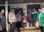 Kapolsek Lumbang dan Ansor Salurkan Sedekah untuk Lansia dan Dhuafa di Desa Pancur