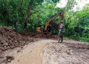 Hujan Deras Picu Longsor di Cilograng Lebak, Babinsa dan BPBD Kerahkan Alat Berat