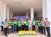 Polantas Sulbar Bersama Jasa Raharja Gelar Safety Riding, Bagikan Helm SNI dan Sembako untuk Komunitas Ojol