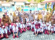 Polisi Go To School, Bhabinkamtibmas Polsek Banggae Jadi Pembina Upacara di SDN 24 Saleppa