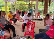 Bhabinkamtibmas Polsek Binuang Sambangi Warga Jelang Pesta Pernikahan di Desa Batetangnga