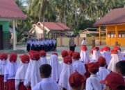 Bhabinkamtibmas Polsek Bambalamotu Jadi Pembina Upacara, Tanamkan Kesadaran Kamtibmas Sejak Dini di Sekolah