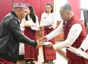 Bupati Manggarai Serahkan 52 DPA TA 2026 Lebih Cepat.