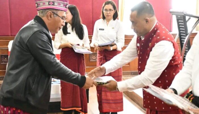 Bupati Manggarai Serahkan 52 DPA TA 2026 Lebih Cepat.