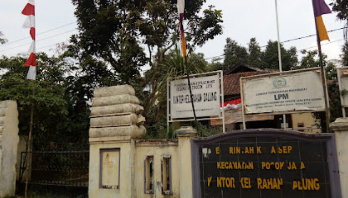 ASN Kelurahan Dalung Serang Diduga Pungli PKL di Trotoar Pasar Ciruas Pemkab Serang.