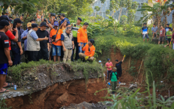 Gubernur Tekankan Gotong Royong dan Percepatan Penanganan Longsor Di Ungaran Timur