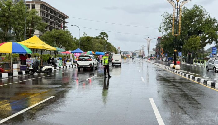 Antisipasi Jalan Licin Saat Gerimis, Ditlantas Polda Sulbar Terus Ingatkan Pengendara untuk Tertib Demi Keselamatan