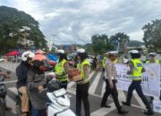 Berkah Ramadhan, Ditlantas Polda Sulbar Padukan Kampanye Keselamatan dan Bagi Takjil