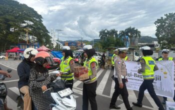 Berkah Ramadhan, Ditlantas Polda Sulbar Padukan Kampanye Keselamatan dan Bagi Takjil