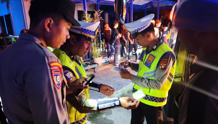 Pastikan Perjalanan Selamat Jelang Libur Ramadhan, Polda Sulbar Gelar Pengecekan Kelayakan Bus Antar Kota dan Antar Provinsi