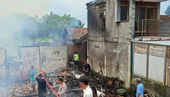 Diduga Adanya Konflik Masalah Keluarga Seorang Anak Bakar Rumah Bapak Kandungnya