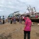 Lanal Kendari Gaungkan Aksi Bersih Pantai Singkirkan Bangkai Kapal Demi Laut Bersih