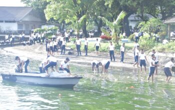 Ratusan Personel Kodaeral VI Bersatu Bersihkan Pantai Jalaria, TNI AL Wujudkan Indonesia ASRI dari Pesisir