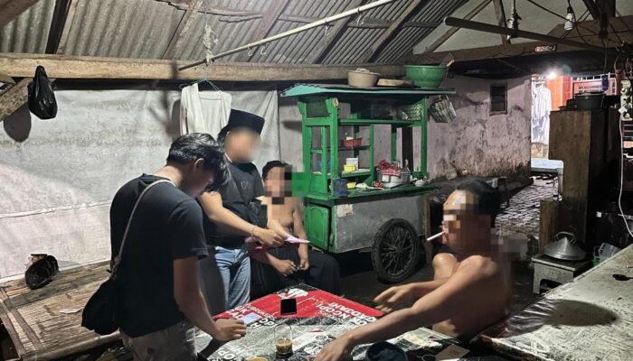Polres Pasuruan Kota tangkap Pria 59 Tahun Saat Main Togel Online di Warung Kopi Karang Sentul