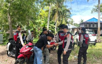 Cegah Kriminalitas Akhir Pekan, Samapta Polres Majene Gelar Patroli Kamtibmas di Pantai Dato