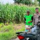 Pastikan Jagung Tumbuh Optimal, Bhabinkamtibmas Polsek Malunda Dampingi Aktivitas Kelompok Tani