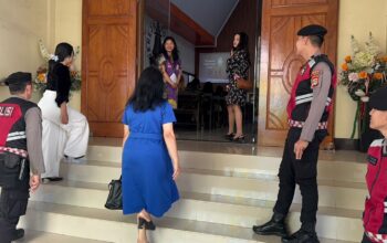 Personel Turjawali Sat Samapta Polres Gowa Laksanakan Patroli Dialogis dan Pengaturan Lalu Lintas di Sejumlah Gereja 