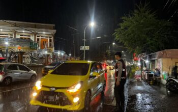 Sat Samapta Polres Pasuruan Amankan Sholat Tarawih di Wilayah Beji, Situasi Aman dan Kondusif