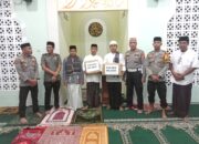 Kasat Lantas Polres Majene Gelar Safari Ramadan, Serahkan Perlengkapan Sholat dan Ajak Warga Jaga Kamtibmas