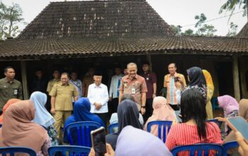 Gubernur Jateng Tinjau Langsung Rumah Tidak Layak Huni Di Desa Tawang Semarang
