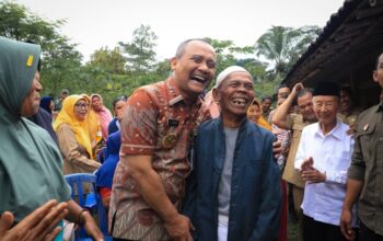 Momen Canda Dan Tawa Kehangatan Gubernur Jateng Bersama Warga