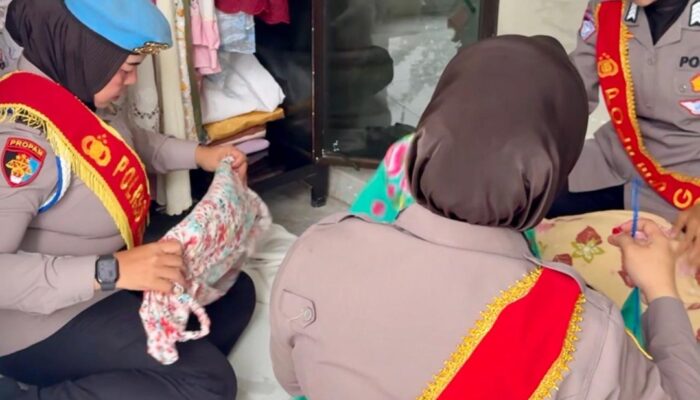 Ramadan 1447 H, Polwan Polres Gowa Pererat Silaturahmi Lewat Aksi Bersih Masjid