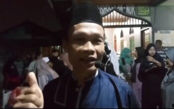 Ustadz Aceng Lepas Pawai Obor Santri Sukamantri Bekasi: Simbol Kebersamaan Warga
