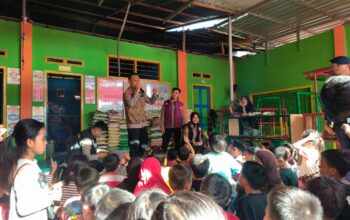 Misi Kemanusian Pulihkan Trauma Korban Kebakaran di Polman, Tim Pisikologi Biro SDM Hadir Berikan Bantuan