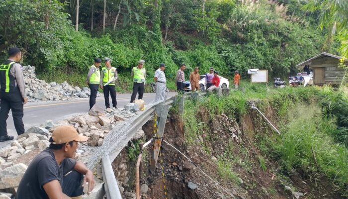 Ditlantas Polda Sulbar Survei Jalan Rusak di Majene dan Polman, Rumuskan Solusi Komprehensif untuk Cegah Kecelakaan