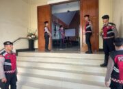 Hadir Beri Rasa Aman, Personel Turjawali Polres Gowa Amankan Ibadah Minggu di Sejumlah Gereja