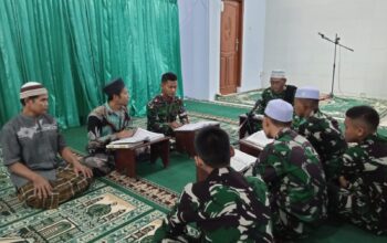Hangatnya Ramadhan, Satgas TMMD Tadarus Al-Qur’an Bersama Warga