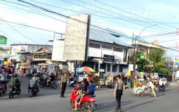 Jelang Waktu Berbuka, Samapta Polres Majene Jaga Keamanan di Pasar Sentral dan Jalan Protokol Majene