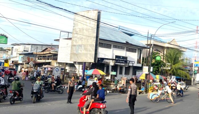 Jelang Waktu Berbuka, Samapta Polres Majene Jaga Keamanan di Pasar Sentral dan Jalan Protokol Majene