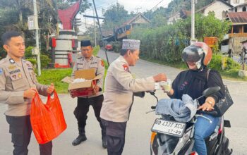 Semarak Ramadhan 1447 H, Polri Bagikan Takjil Gratis untuk Masyarakat di Depan Mako Polda dan Polres