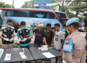 Polres Pelabuhan Tanjungperak Test Urine Sopir Truk dan Bus Jelang Mudik Lebaran