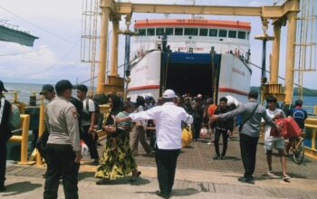 Polresta Mamuju Sigap Berikan Pelayanan dan Pengamanan di Pos Pantau Pelabuhan Simboro