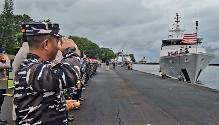 Mudik Gratis Aman Dan Nyaman Bersama TNI AL, Ratusan Warga Selayar Diberangkatkan Oleh Dankodaeral VI dengan Kapal Perang KRI Marlin-877