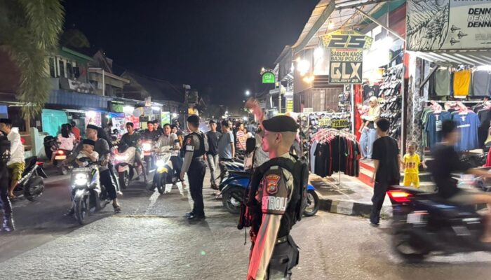 Lonjakan Aktivitas Warga Jelang Idul Fitri, Samapta Polres Majene Amankan Ruas Jalan Kota Majene