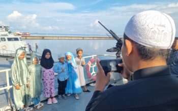 Sensasi Lebaran di atas Geladak Tempur Kapal Perang TNI AL, Ribuan Warga Serbu KRI Usai Shalat Idul Fitri 1447 H/2026 M di Mako Kodaeral VI
