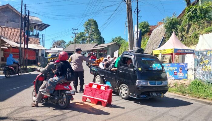 H+2 Lebaran, Personil Pos Pam Polsek Cilograng Tampil Sigap Kawal Arus Lalu Lintas
