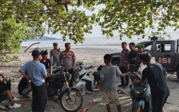 Patroli Humanis Operasi Ketupat Marano 2026, Personel Pos Pam Baras Beri Edukasi di Pantai Salukaili