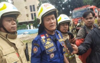 Gudang Material Terbakar di Keramat Jati, 60 Petugas Dikerahkan