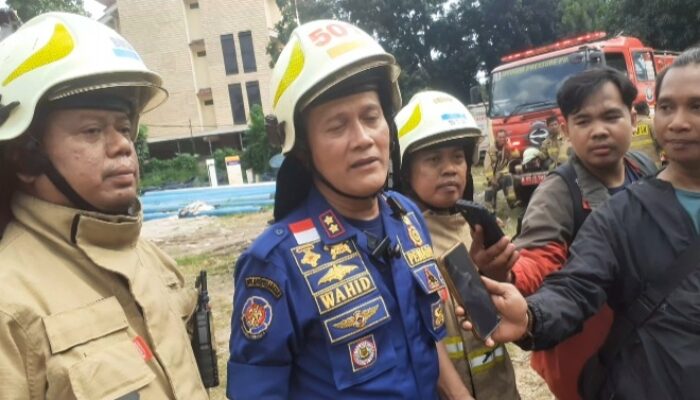 Gudang Material Terbakar di Keramat Jati, 60 Petugas Dikerahkan