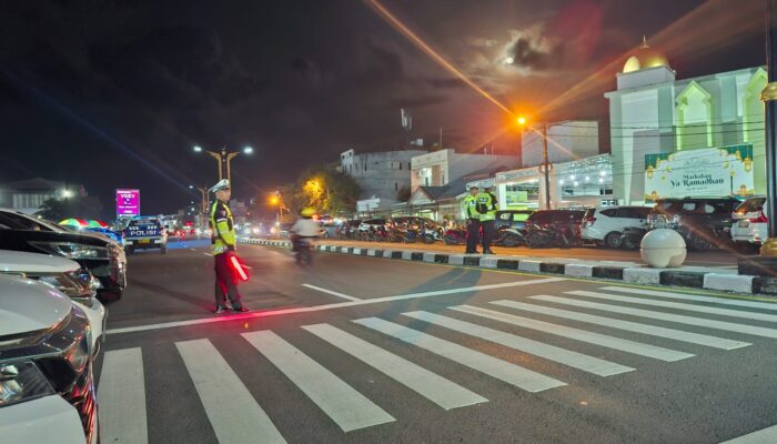 Jaga Rasa Aman dan Nyaman Saat Ibadah Tarawih, Ditlantas Polda Sulbar Amankan Tiga Masjid Padat Jamaah
