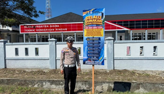 Wujudkan Keselamatan Berlalu Lintas, Ditlantas Polda Sulbar Pasang Banner Himbauan di Sejumlah Titik Mamuju