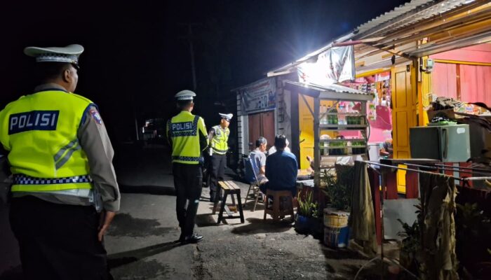 Patroli Tertib Berkeselamatan, Ditlantas Polda Sulbar Gencarkan Edukasi di Malam Hari